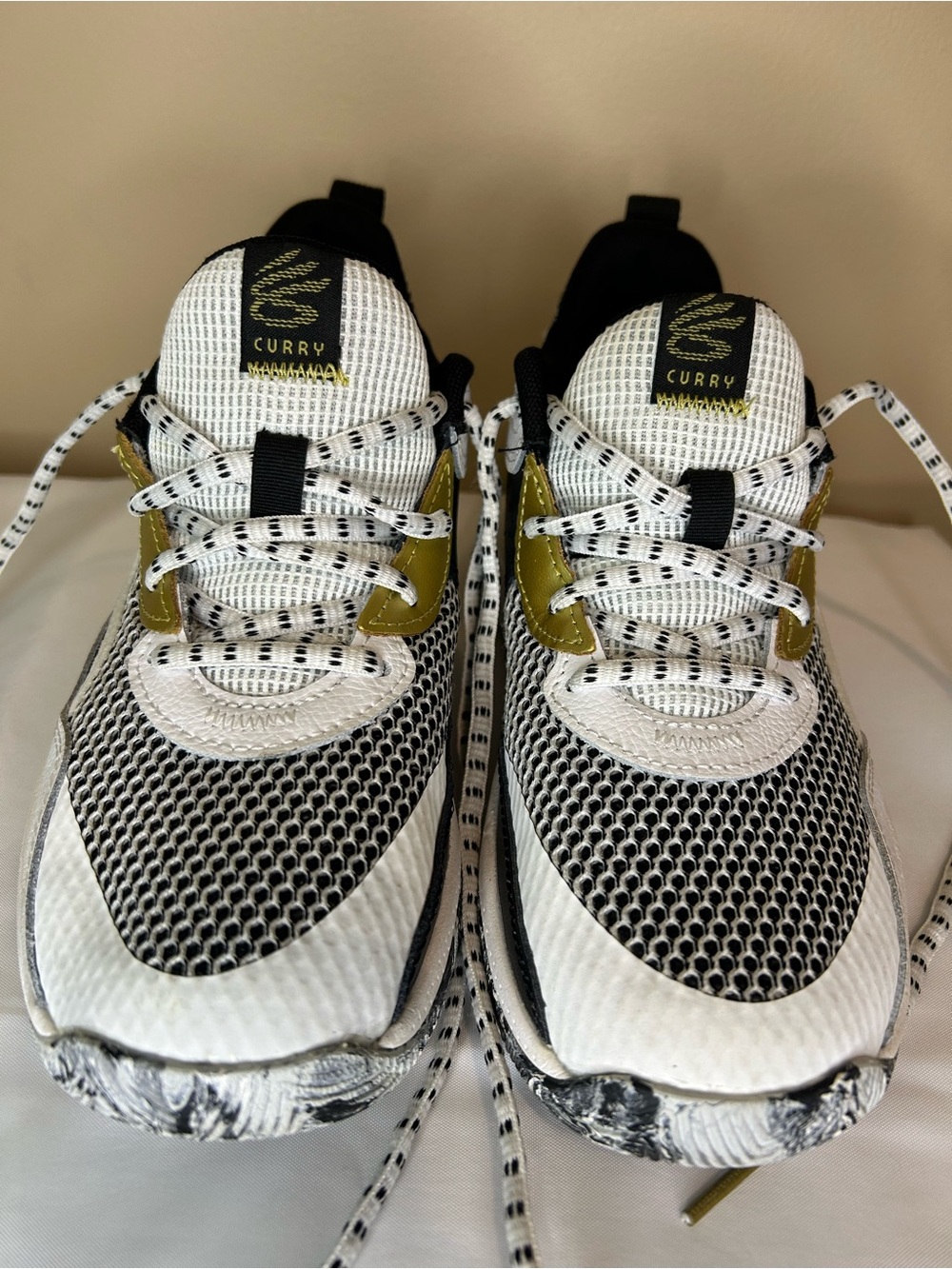 Curry Under Armour Kids White Black Gold Sneakers